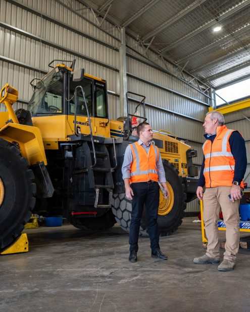 Workshop construction for heavy equipment maintenance with loaders and service bays